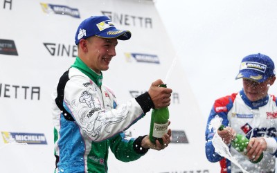 Jewiss Wins at Knockhill after Titanic  Battle with team mate Harper