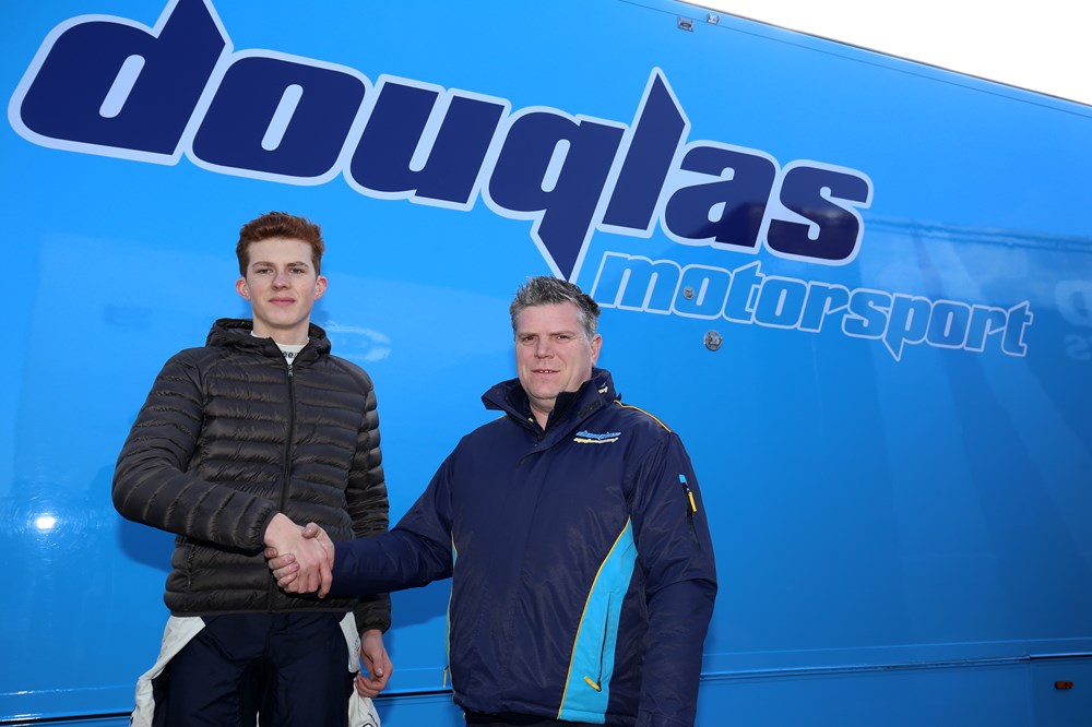 Ulysse De Pauw Completes the Douglas Motorsport F3 lineup for 2019